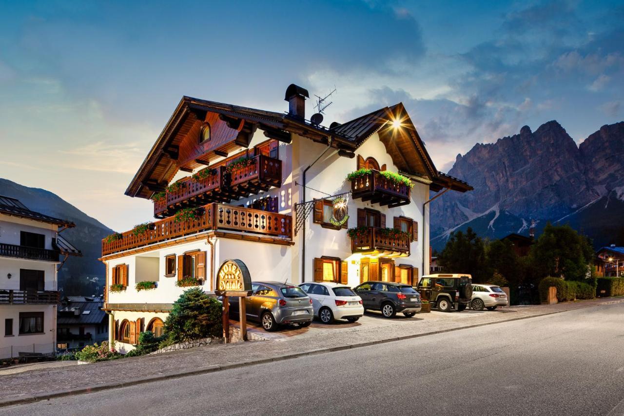 Hotel Natale กอร์ตินาดัมเปซโซ ภายนอก รูปภาพ