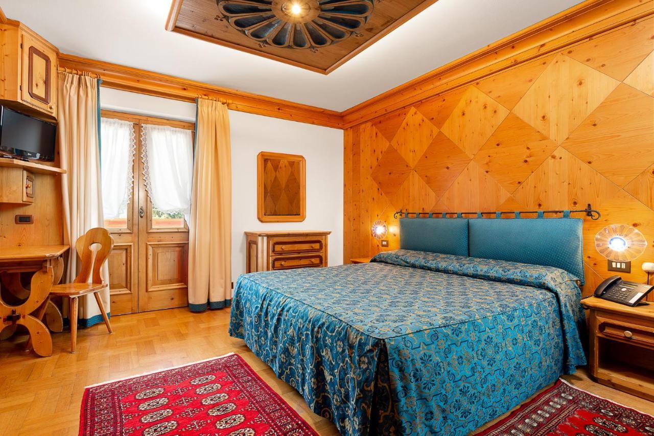 Hotel Natale กอร์ตินาดัมเปซโซ ภายนอก รูปภาพ