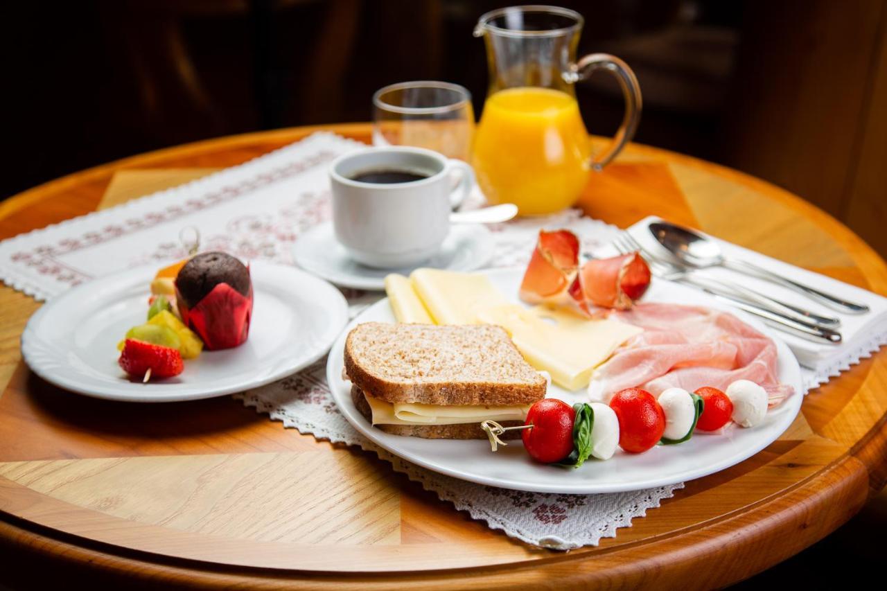 Hotel Natale กอร์ตินาดัมเปซโซ ภายนอก รูปภาพ