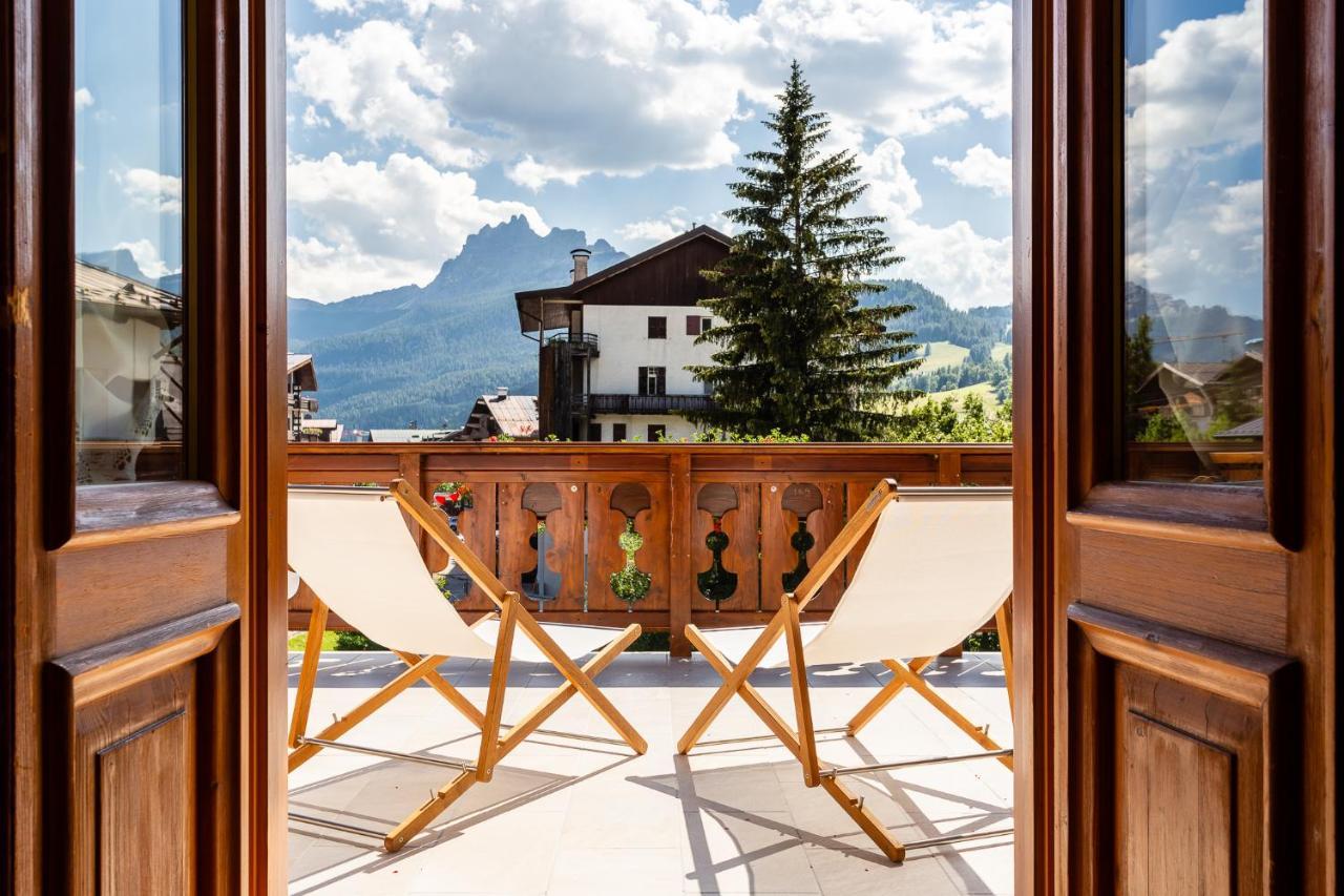 Hotel Natale กอร์ตินาดัมเปซโซ ภายนอก รูปภาพ