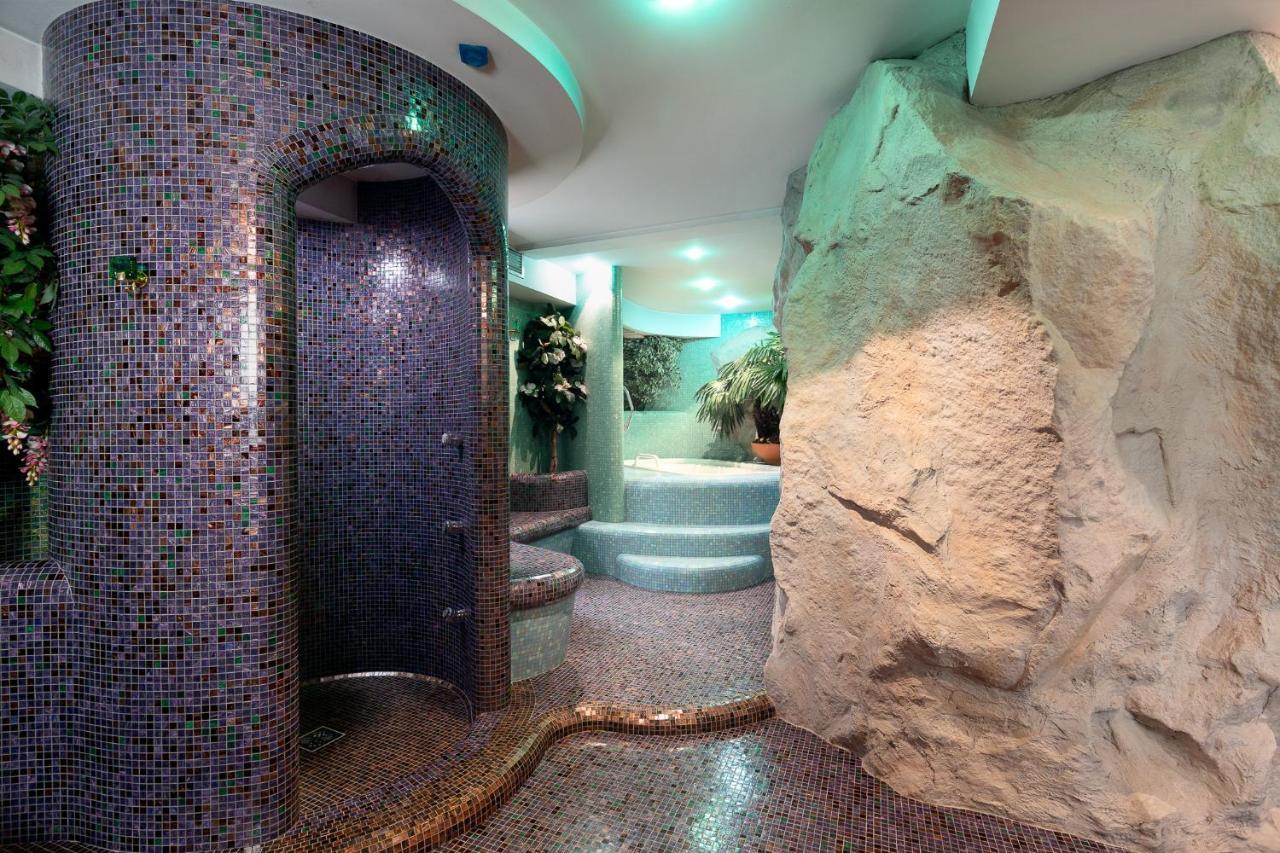 Hotel Natale กอร์ตินาดัมเปซโซ ภายนอก รูปภาพ