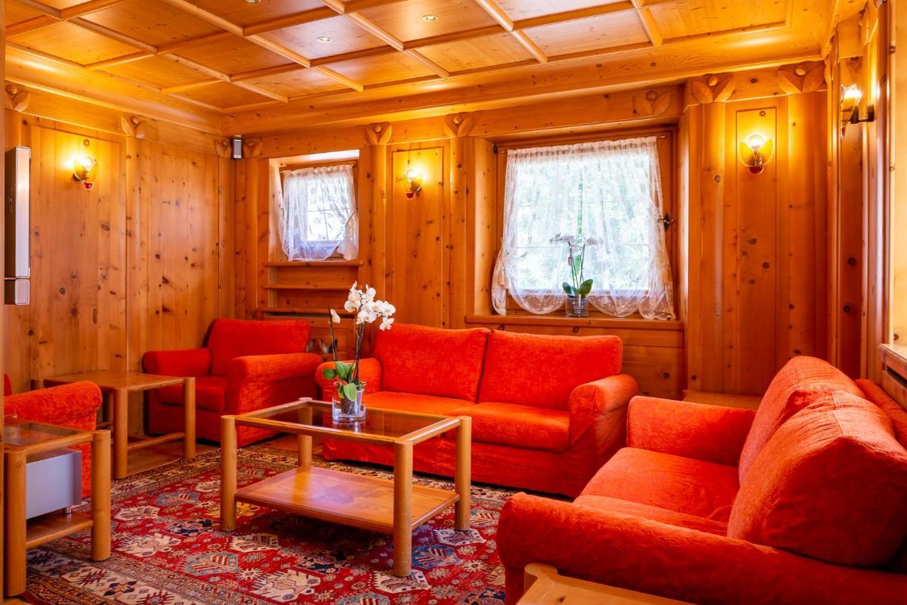 Hotel Natale กอร์ตินาดัมเปซโซ ภายนอก รูปภาพ