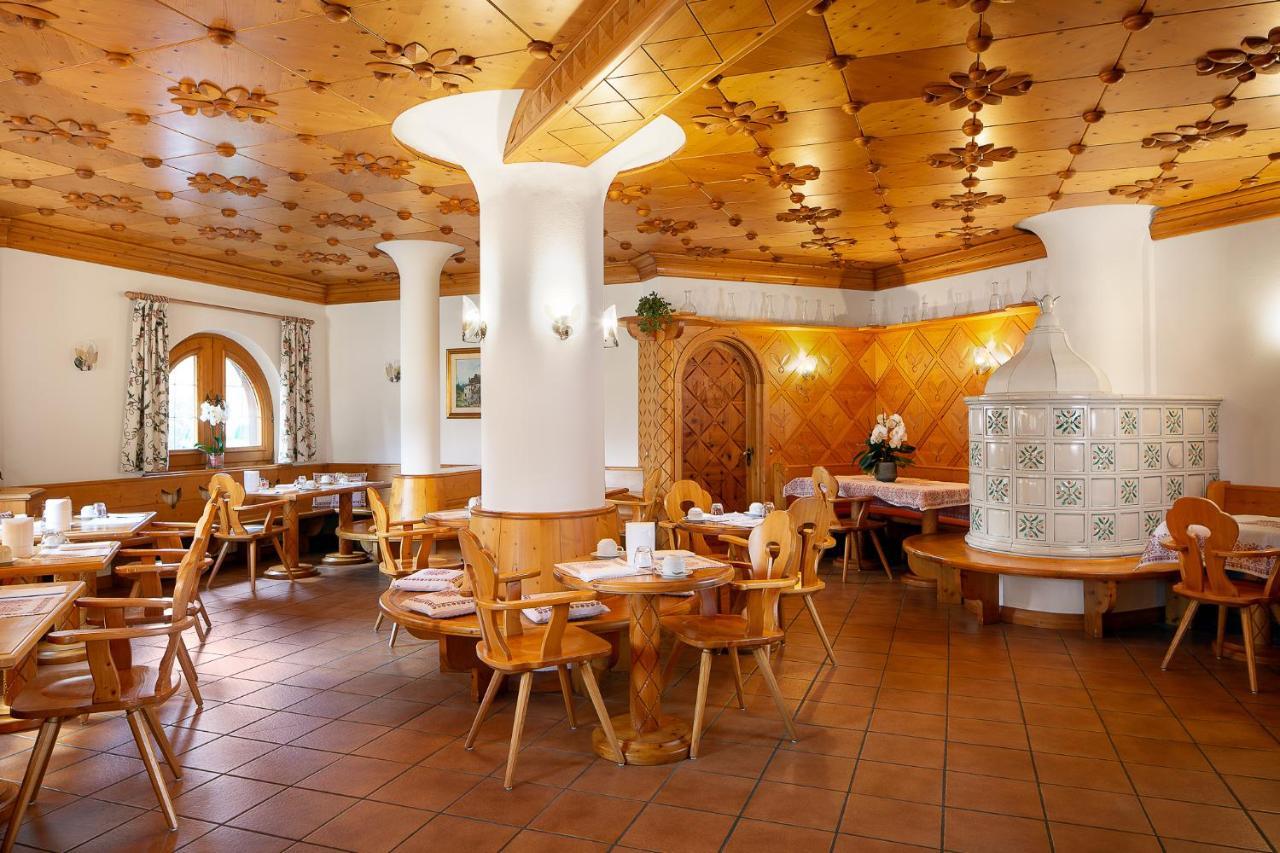 Hotel Natale กอร์ตินาดัมเปซโซ ภายนอก รูปภาพ