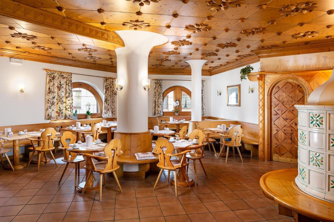 Hotel Natale กอร์ตินาดัมเปซโซ ภายนอก รูปภาพ