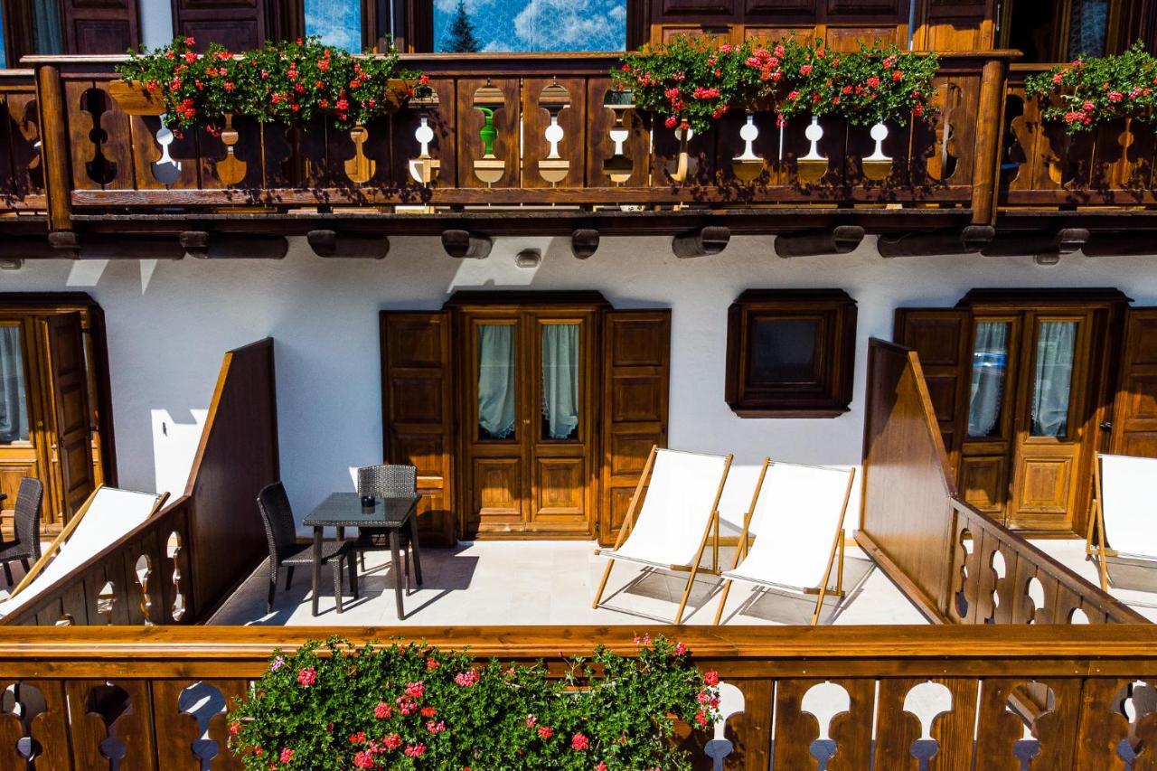 Hotel Natale กอร์ตินาดัมเปซโซ ภายนอก รูปภาพ