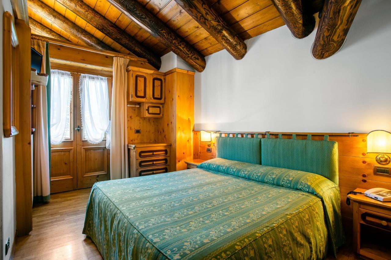 Hotel Natale กอร์ตินาดัมเปซโซ ภายนอก รูปภาพ