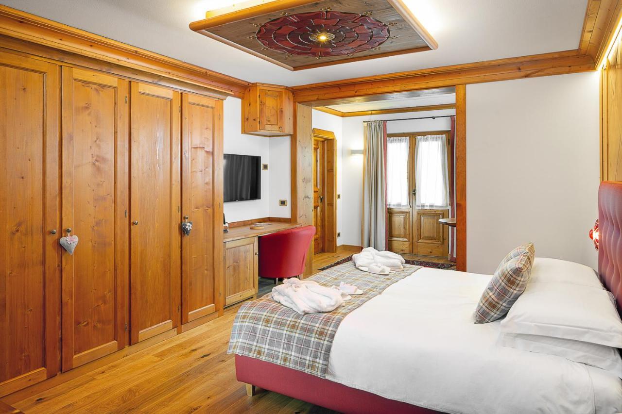 Hotel Natale กอร์ตินาดัมเปซโซ ภายนอก รูปภาพ
