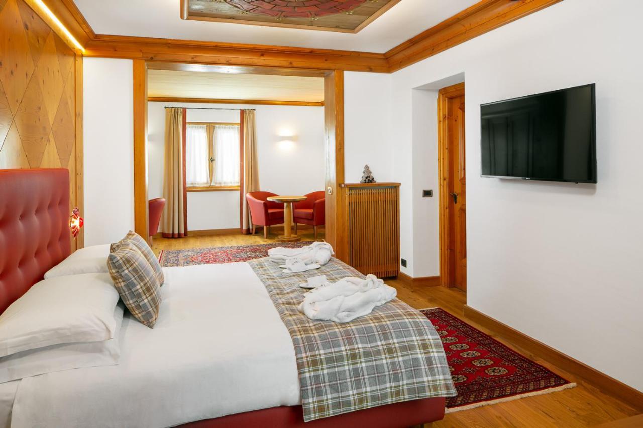 Hotel Natale กอร์ตินาดัมเปซโซ ภายนอก รูปภาพ