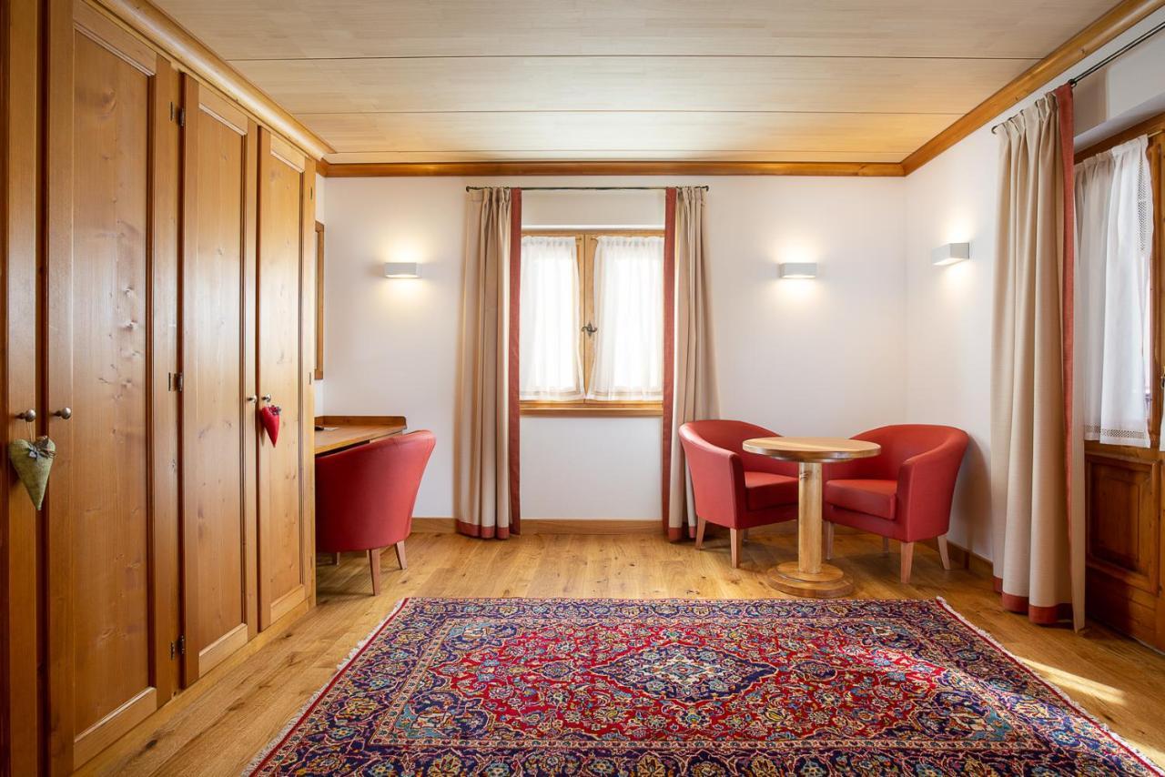 Hotel Natale กอร์ตินาดัมเปซโซ ภายนอก รูปภาพ