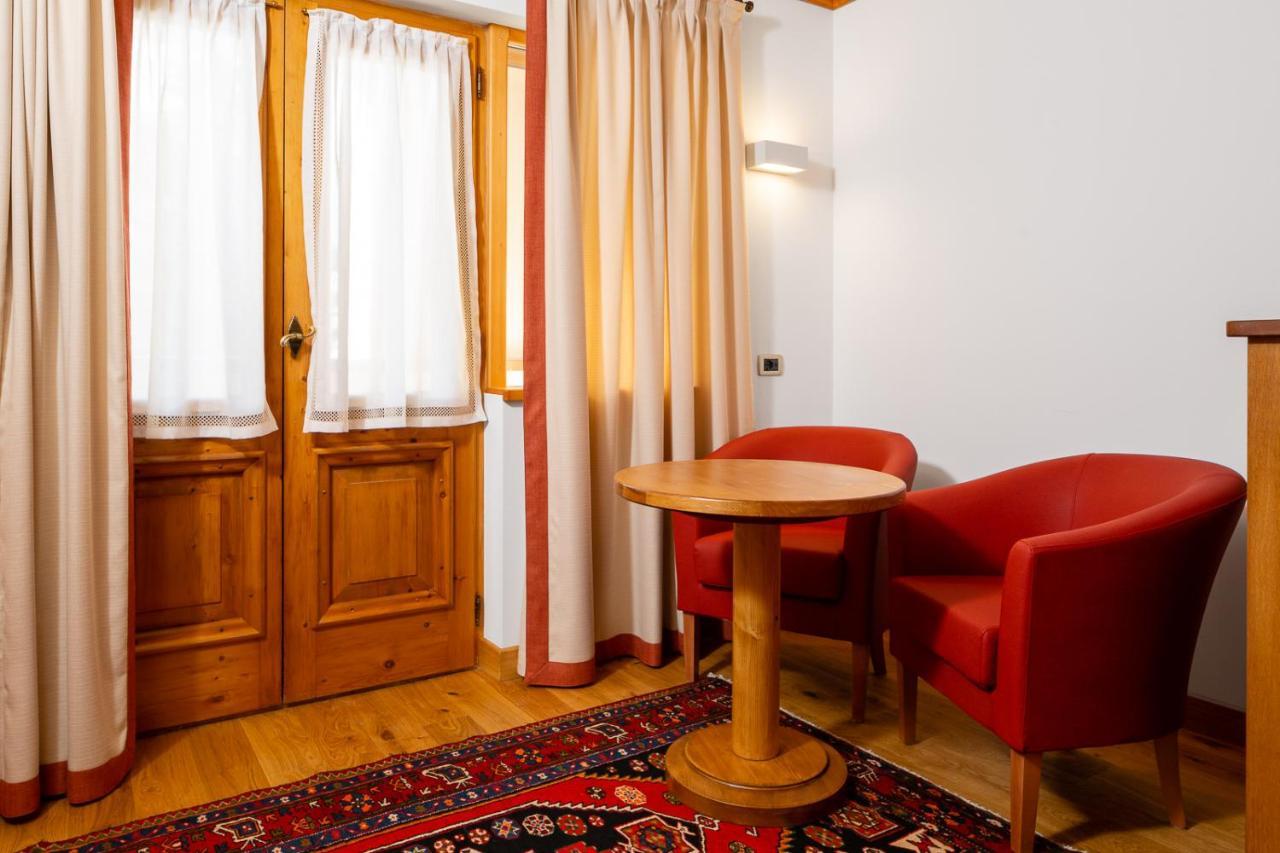 Hotel Natale กอร์ตินาดัมเปซโซ ภายนอก รูปภาพ