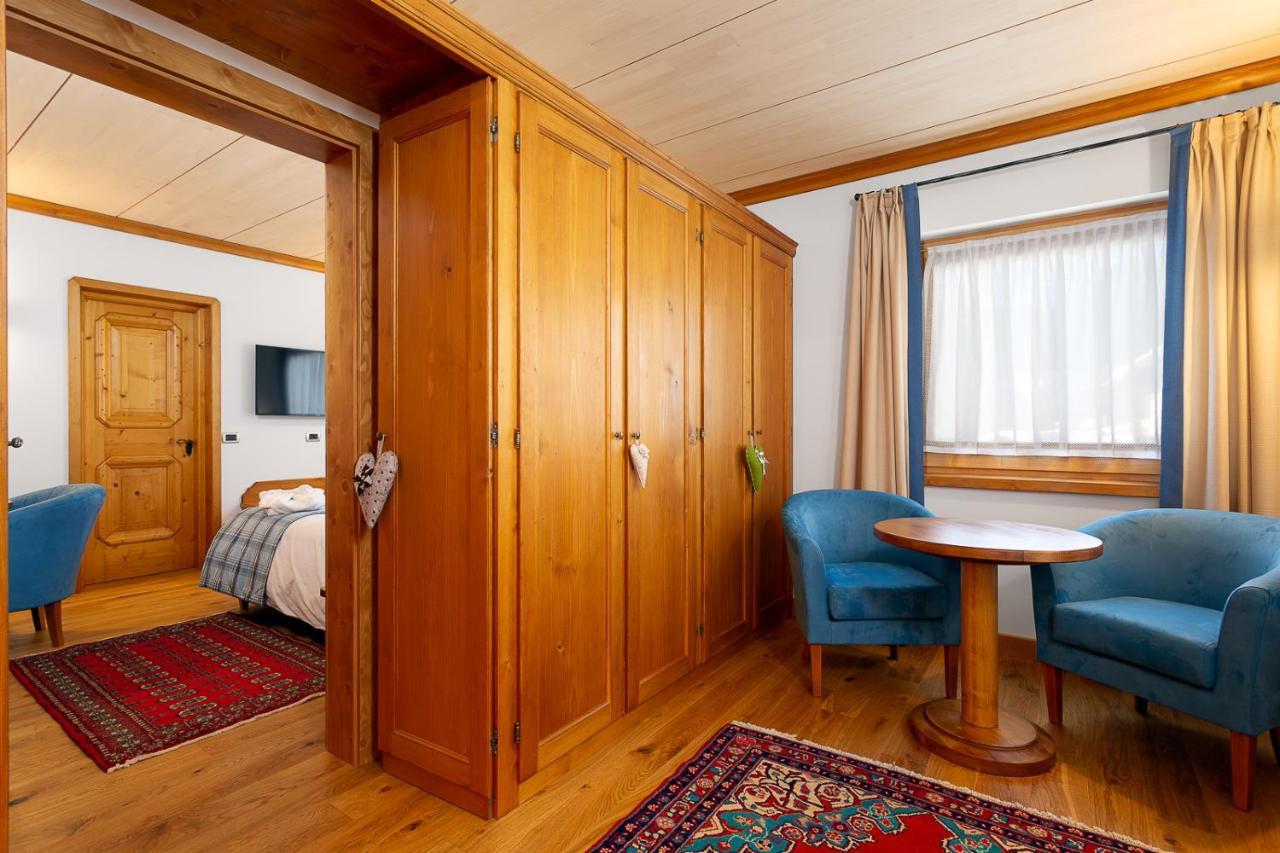 Hotel Natale กอร์ตินาดัมเปซโซ ภายนอก รูปภาพ