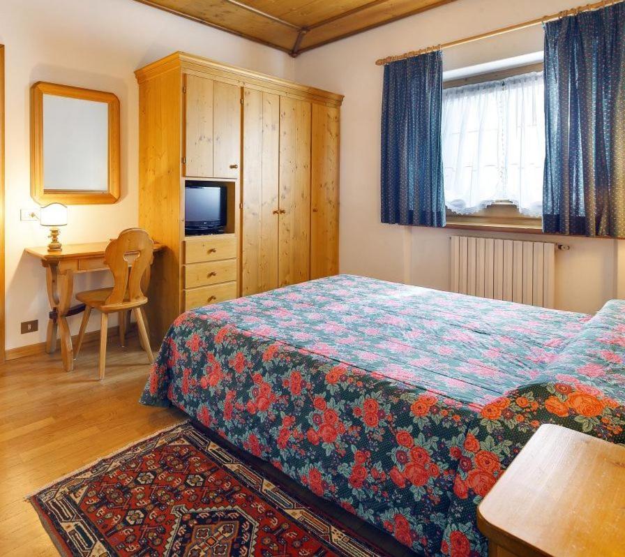 Hotel Natale กอร์ตินาดัมเปซโซ ภายนอก รูปภาพ